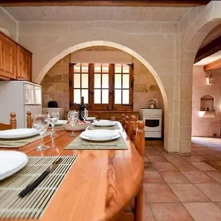 Tas-summiena Farmhouse
