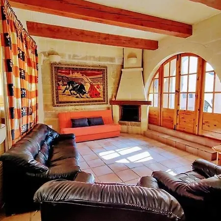 Tas-summiena Farmhouse Sannat